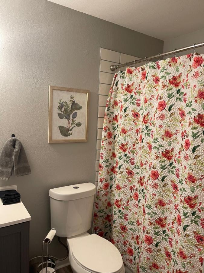 The Deannie Apt #6 - Simple And Homey 2Bd W/ Wifi Hamilton Dış mekan fotoğraf